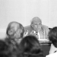 El 28, 29 y 30 de octubre de 2002, José Jiménez Lozano impartió el curso «El narrador y sus historias», inscrito en el programa «Lecciones en la Residencia», que comenzó en 1998 y que protagonizaron en sesiones anteriores Juan Marichal, Joseph Pérez, Antonio García-Bellido y José María Jover Zamora.