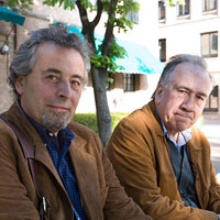 Pere   Rovira y Joan Margarit en los jardines de la Residencia de Estudiantes,   el 20 de abril de 2009, antes de la conversación y lectura que compartieron con motivo de la Semana de la cultura catalana.